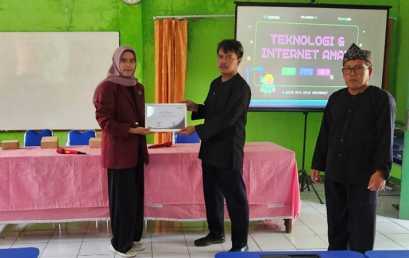 Dosen dan Mahasiswa Program Studi S1 Sains Data Gelar Sosialisasi Internet Sehat dan Aman di SMP 1 Dayeuhkolot Bandung Dosen dan Mahasiswa Program Studi S1 Sains Data Gelar Sosialisasi Internet Sehat dan Aman di SMP 1 Dayeuhkolot Bandung