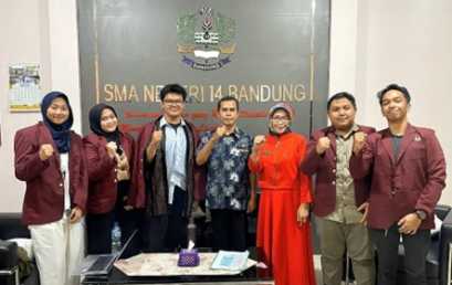 SOSIALISASI BAHAYA  JUDI ONLINE UNTUK SISWA DI SMAN 14 BANDUNG OLEH PROGRAM STUDI SAINS DATA, FAKULTAS INFORMATIKA, UNIVERSITAS TELKOM SOSIALISASI BAHAYA  JUDI ONLINE UNTUK SISWA DI SMAN 14 BANDUNG OLEH PROGRAM STUDI SAINS DATA, FAKULTAS INFORMATIKA, UNIVERSITAS TELKOM
