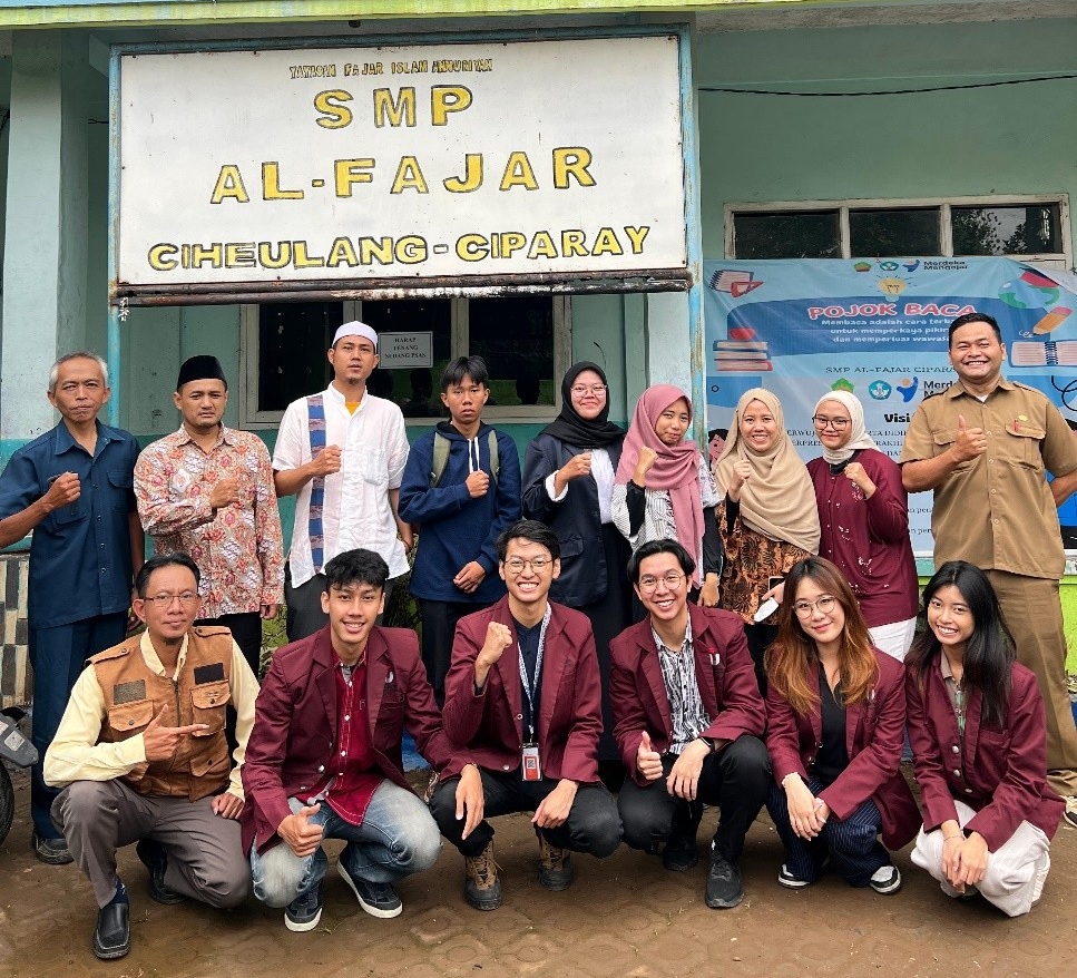 Peningkatan Kualitas Pembelajaran dengan Pemanfaatan Artificial Intelligence (AI) SMP Al-Fajar Ciparay Peningkatan Kualitas Pembelajaran dengan Pemanfaatan Artificial Intelligence (AI) SMP Al-Fajar Ciparay