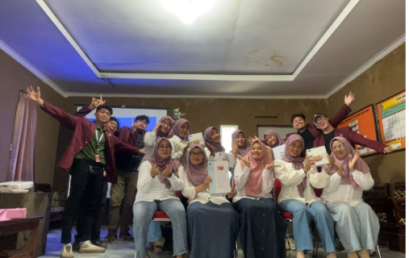 Pemberdayaan Ibu-Ibu PKK Desa Ciheulang Melalui Pelatihan Pengelolaan MediaSosial