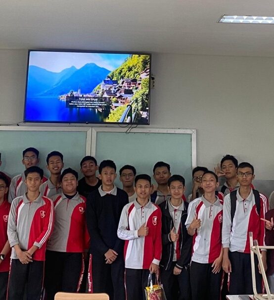 Edukasi Keamanan Digital dan Deteksi Hoax untuk Siswa SMK Telkom Bandung