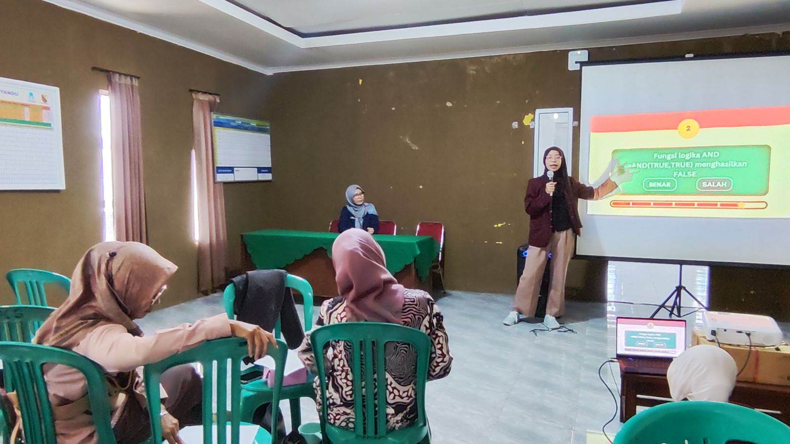 Pelatihan Pengelolaan dan Tracking Keuangan Digital bagi Ibu-Ibu PKK Desa Ciheulang